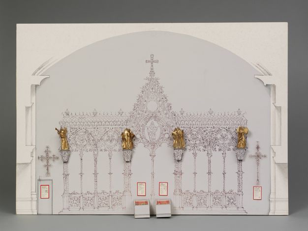 Model. The structure and filigree of a choir screen is drawn with ink on the model for an exhibit. Four sculptural groups are in gold at the top of the columns. Display cases with explanatory text are below.