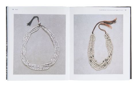 Pages of a book. An illustration on each page shows necklaces made of strips of paper coiled into beads and strung.