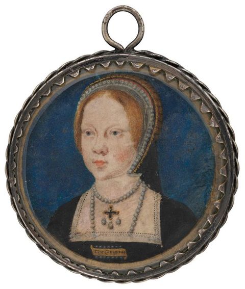 Watercolour. A rosy-cheeked, pale-skinned girl wears an upside-down U-shaped headdress over red hair. Her blue eyes are wide-set, and her pink lips pursed. She wears a black dress with a square neckline and pearl necklaces. The portrait is in a round frame.
