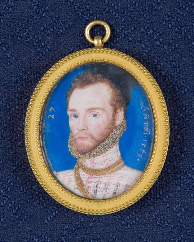 Painting. A pale-skinned man with auburn hair looks out at us with blue eyes. His pointed chin is lined with a beard and then nestled into a pleated ruff. He wears gold chains or braids around a white, high-necked jerkin. The background is vivid blue, and the portrait is set into a round oval frame.