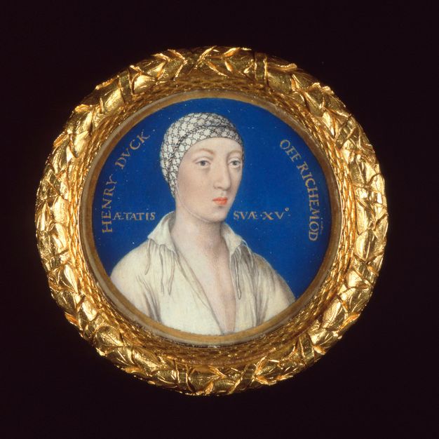 Watercolour. Shown from the shoulders up, a pale-skinned man wearing a white cap tied under his chin looks off to our right. The cap is patterned with a black geometric design. He has wide-set eyes, a long nose, and pursed pink lips. His white chemise is open over his chest. The round portrait is in a frame of gilded leaves.