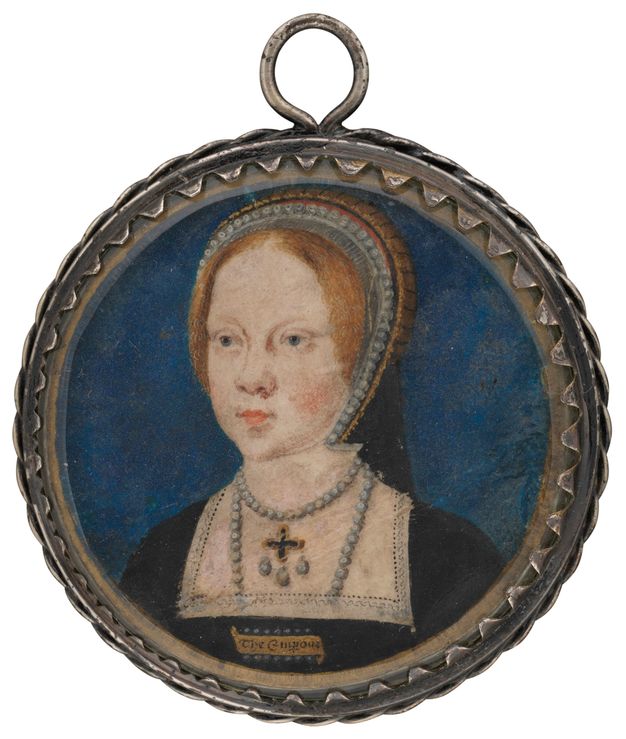 Watercolour. A rosy-cheeked, pale-skinned girl wears an upside-down U-shaped headdress over red hair. Her blue eyes are wide-set, and her pink lips pursed. She wears a black dress with a square neckline and pearl necklaces. The portrait is in a round frame.